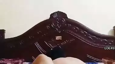 Desi wife pussy licking by husband friend xxx clip