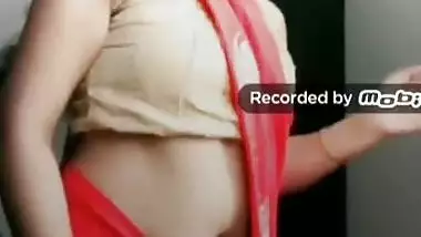 Hot chubby girl deep open navel